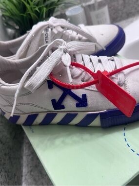Off-White Low-Top Canvas Sneakers in White, Blue & Red